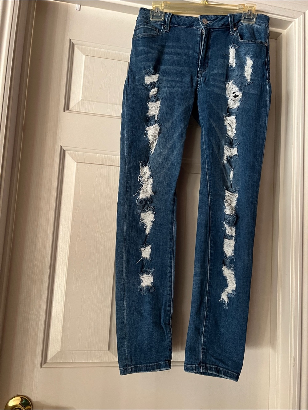 BEBE  distressed jeans
 ( super stretchy )